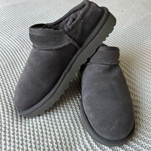UGG Classic Slipper Grey